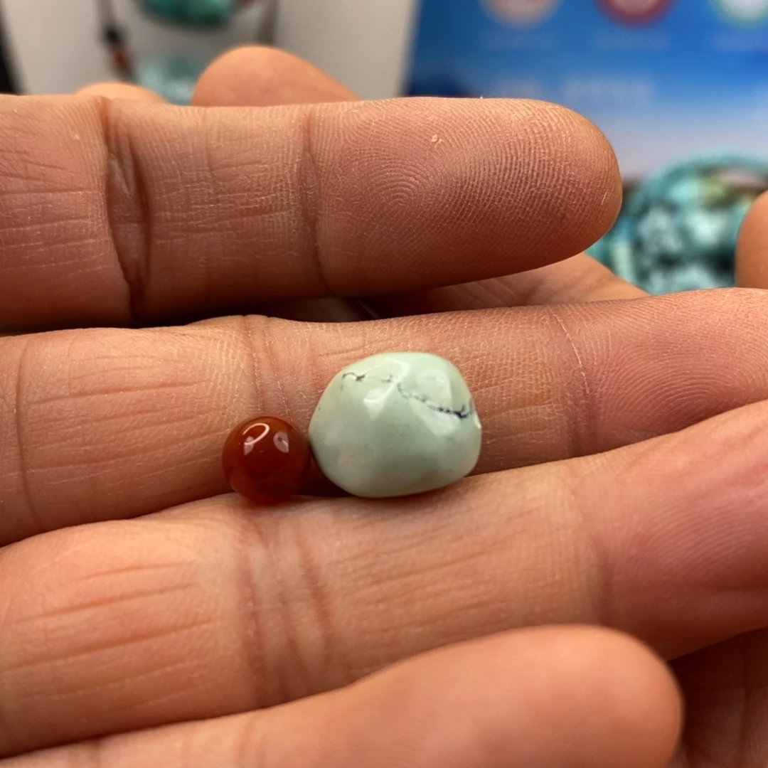 南红玛瑙未镶嵌珠宝奇石