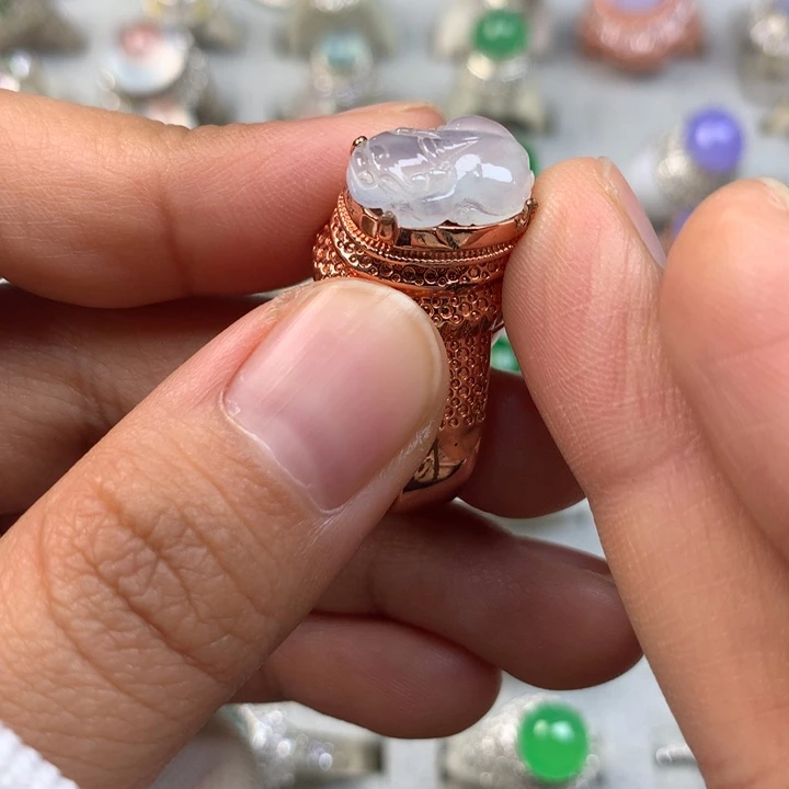 翡翠未镶嵌戒指铜托貔貅