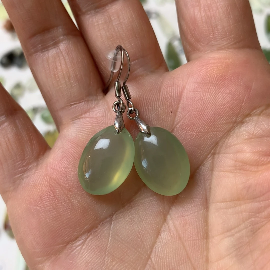 蛇纹石玉未镶嵌耳坠