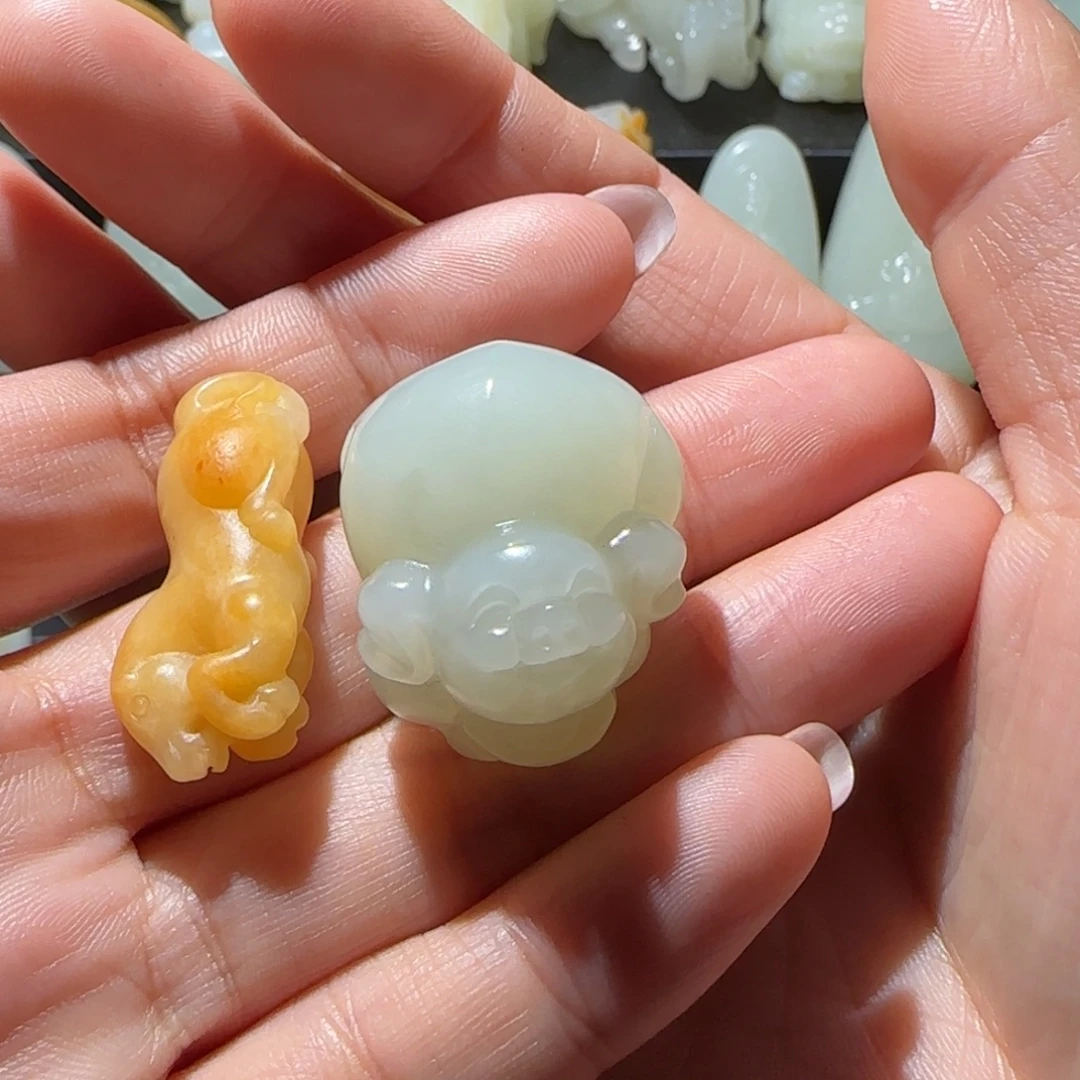 徐***少和田玉未镶嵌颈饰