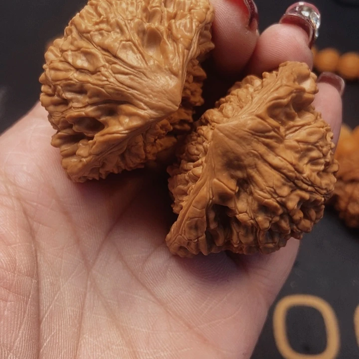 文玩核桃吊坠蛇头