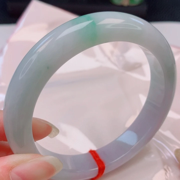 翡翠手镯未镶嵌60圈