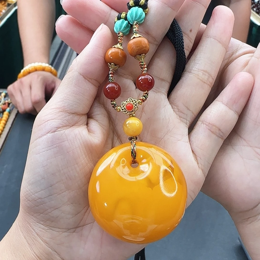 未镶嵌颈饰琥珀吊坠