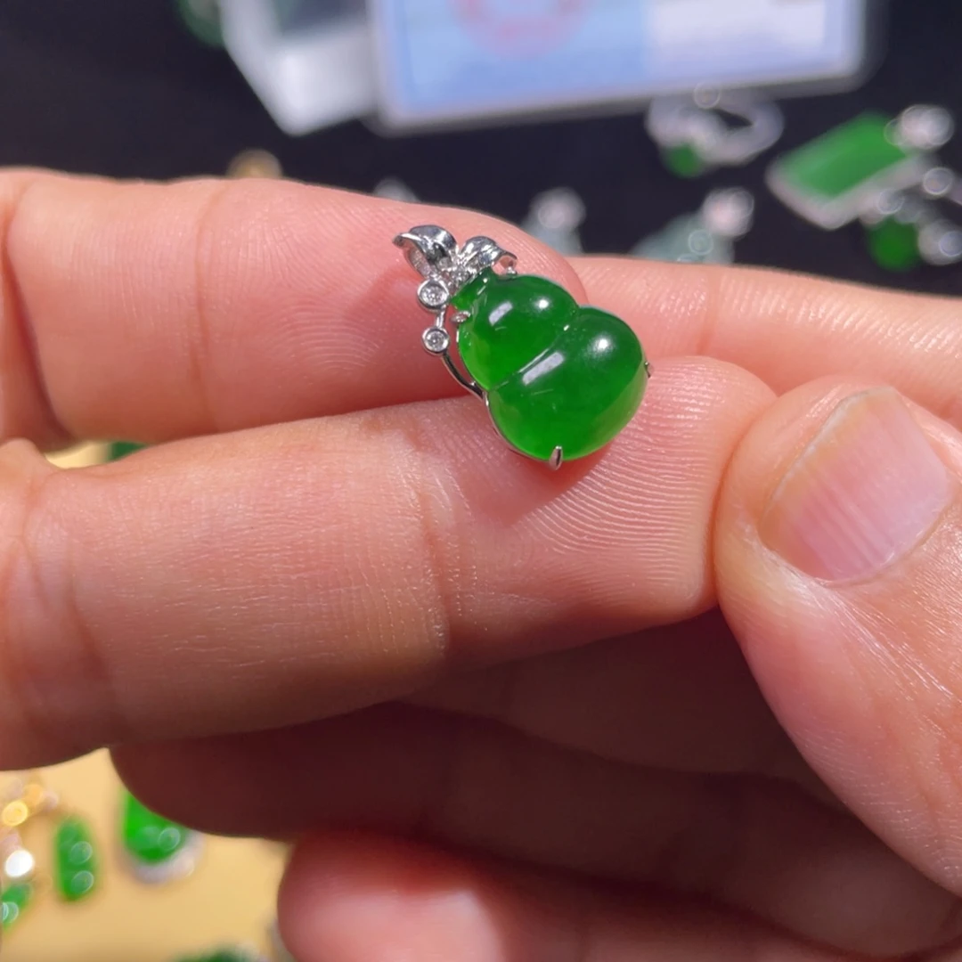 翡翠18K金镶嵌颈饰翡翠