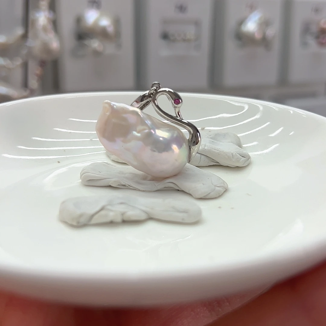 淡水珍珠银S925镶嵌耳饰