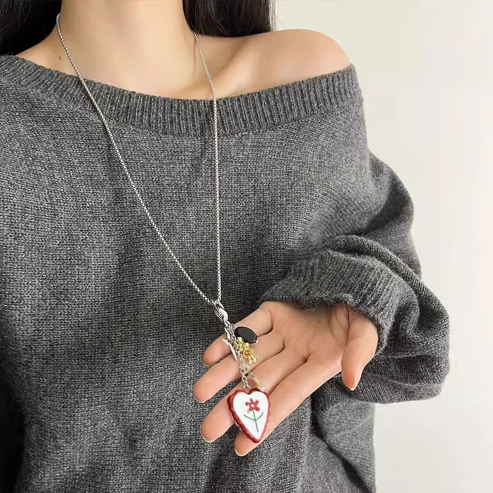 铜合金项链 爱心花朵吊坠项链女2025新款高级感长款卫衣链锁骨链