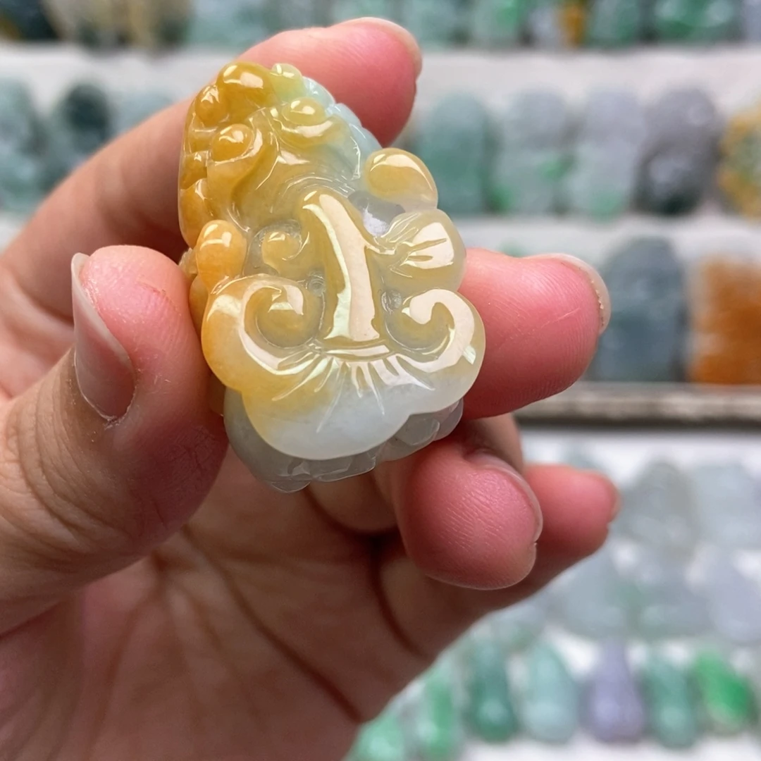 翡翠未镶嵌吊坠(赠链)