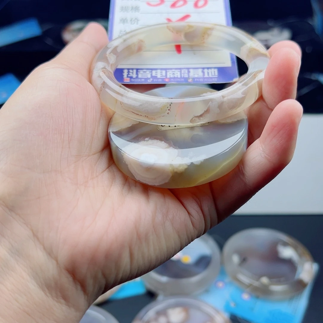 石英质玉手镯未镶嵌凹**兔