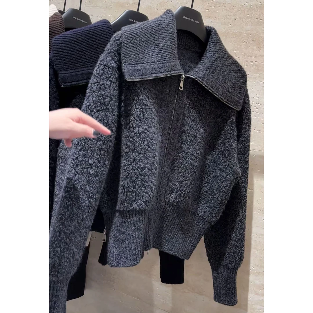 今年流行穿搭2025秋冬新款温柔风褶皱翻毛翻领羊毛针织衫长袖上衣