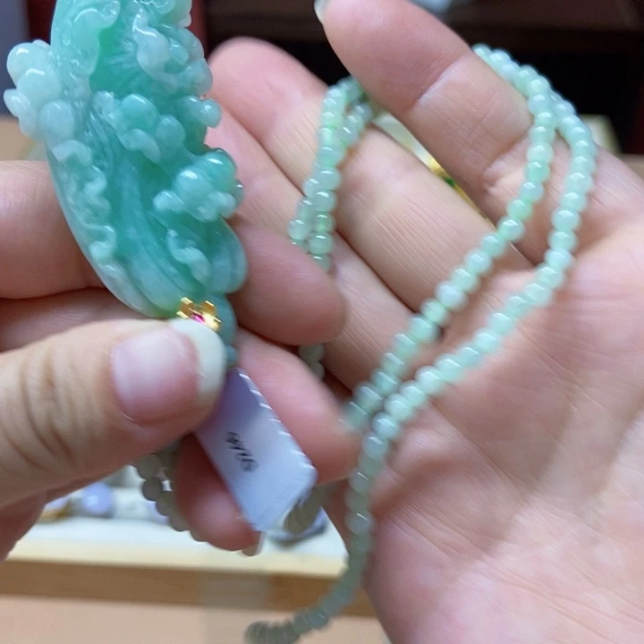 翡翠未镶嵌颈饰吊坠