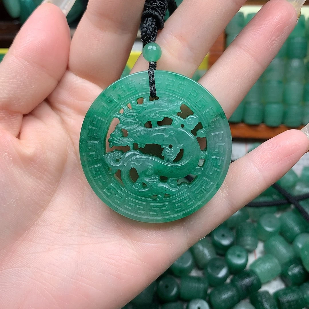 石英质玉未镶嵌颈饰
