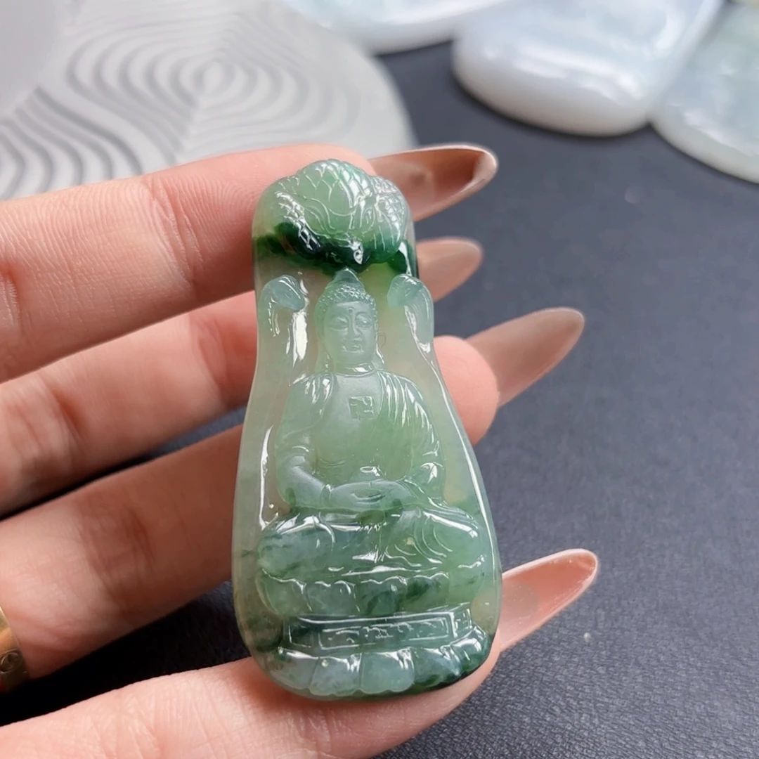 翡翠未镶嵌颈饰佛