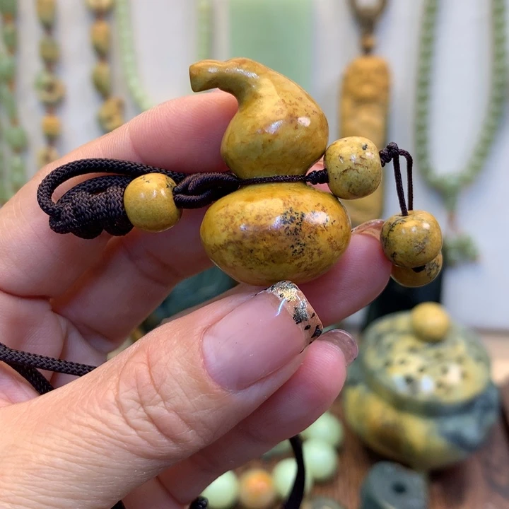 岫岩河磨玉（透闪石质玉）未镶嵌把件