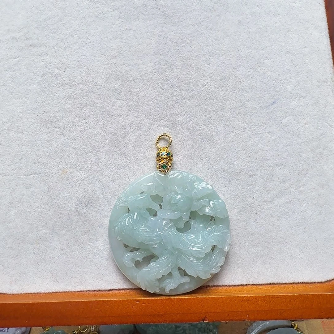 翡翠未镶嵌吊坠(赠链)