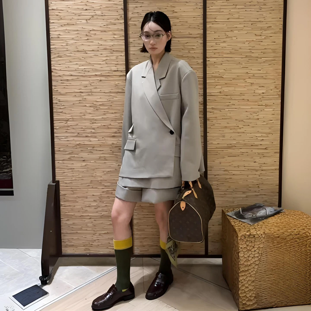 韩系oversize西服套装女时尚廓形设计感宽松西装外套短裤两件套