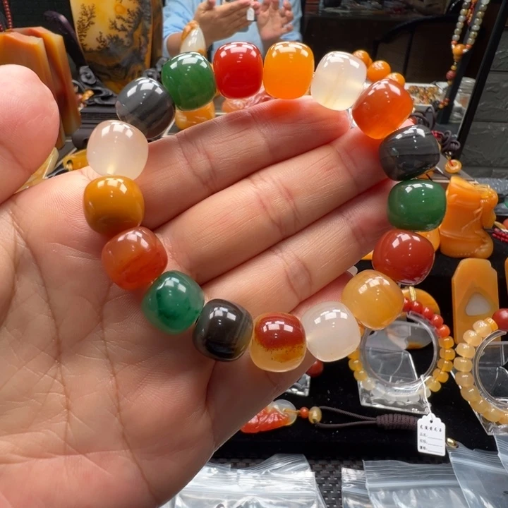 石英质玉（黄龙玉）未镶嵌颈饰