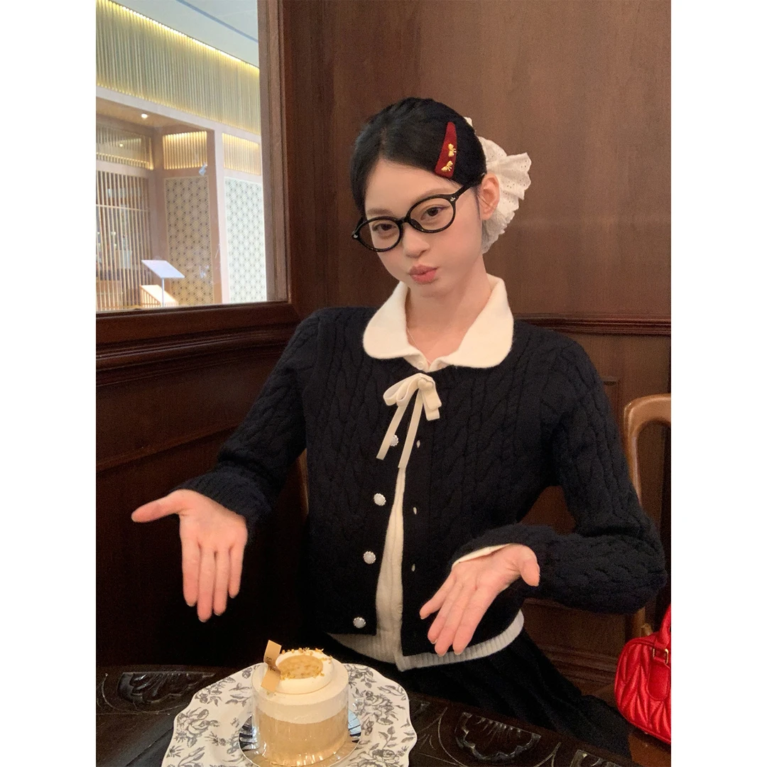 宋正恩12/29 10:00AM上新 黑甜复古撞色翻领珍珠扣麻花开衫AAM161