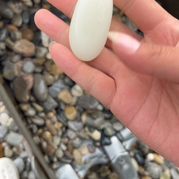 未镶嵌和田玉（糖玉）车挂