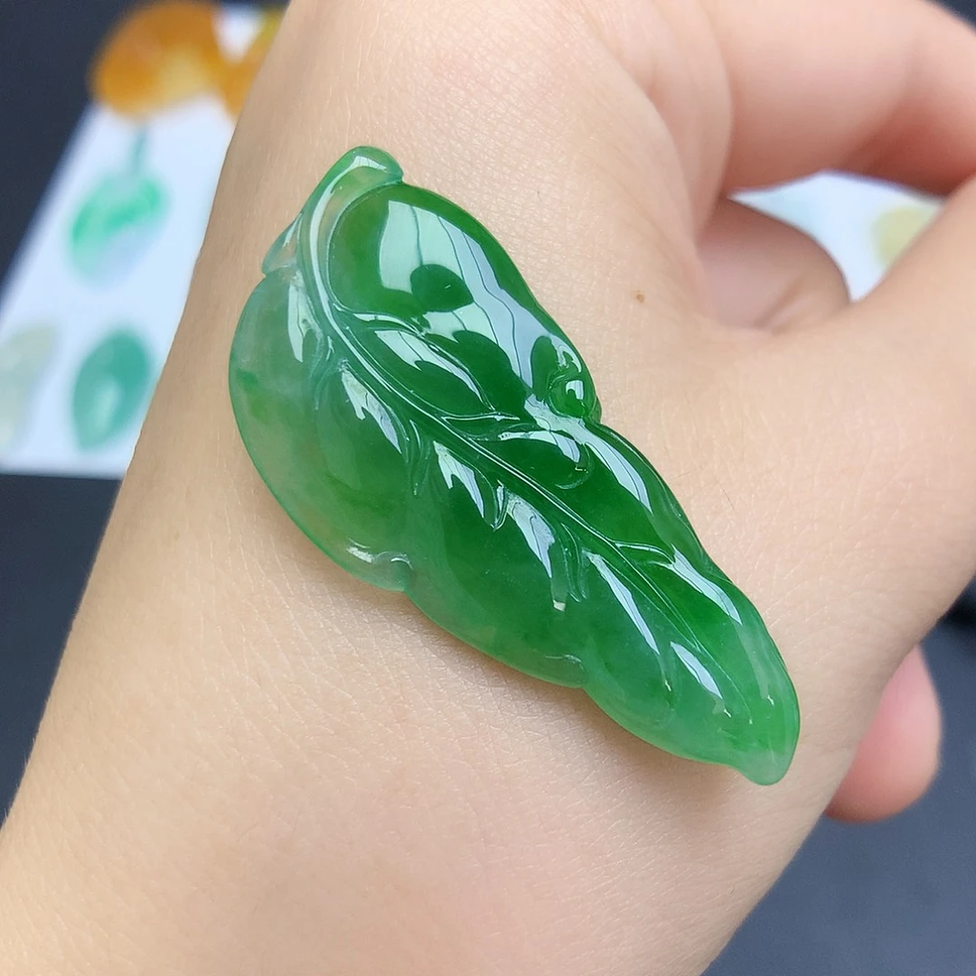 翡翠未镶嵌颈饰叶子