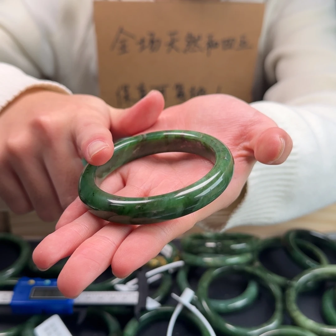 和田玉（碧玉）未镶嵌手镯