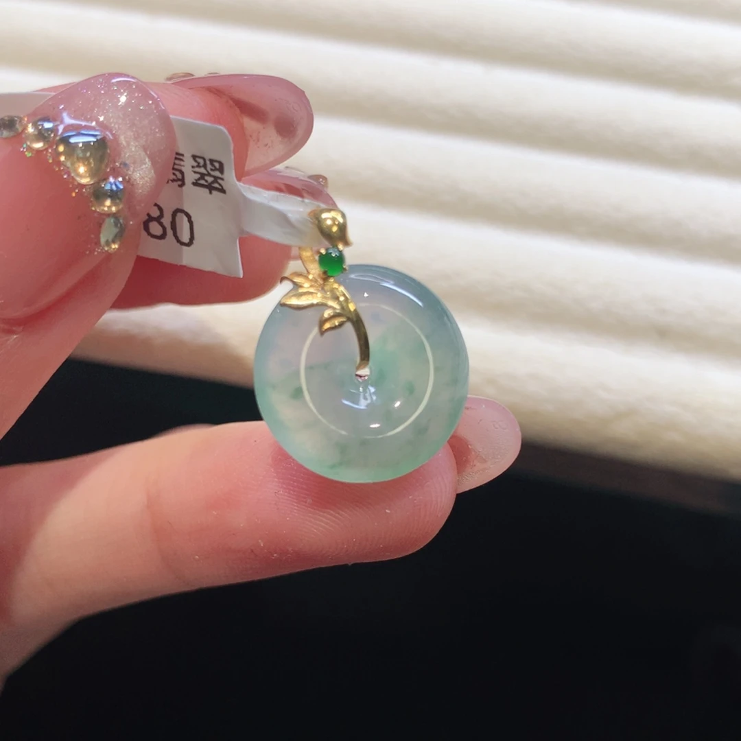 翡翠18K金镶嵌颈饰扣子