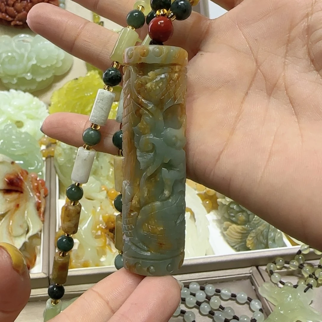 未镶嵌蛇纹石玉吊坠