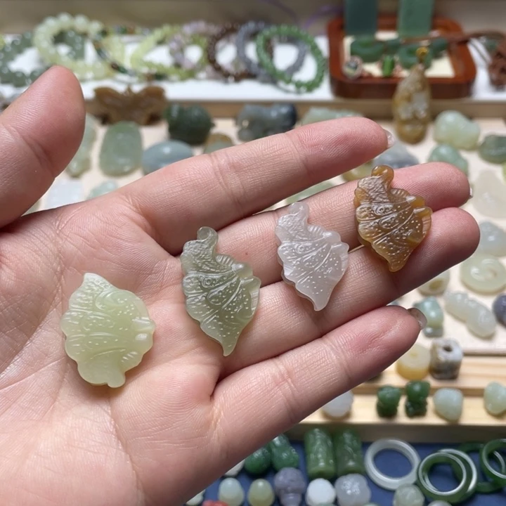 颈饰未镶嵌和田玉一个