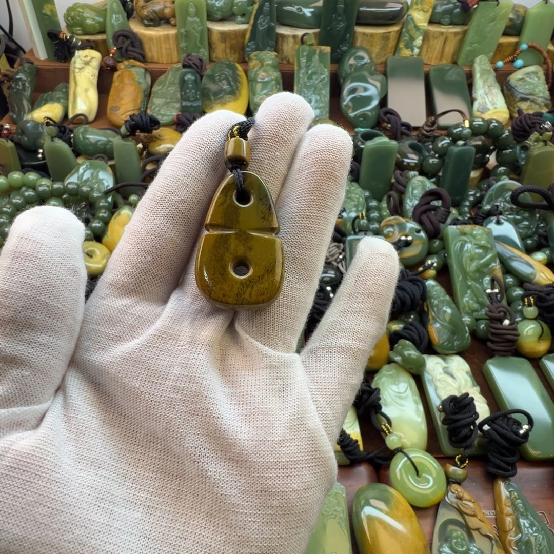 岫岩河磨玉（透闪石质玉）未镶嵌颈饰