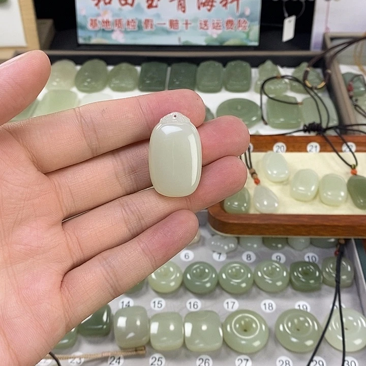 木***枫颈饰未镶嵌和田玉