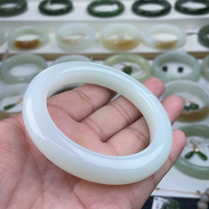 未镶嵌手镯和田玉