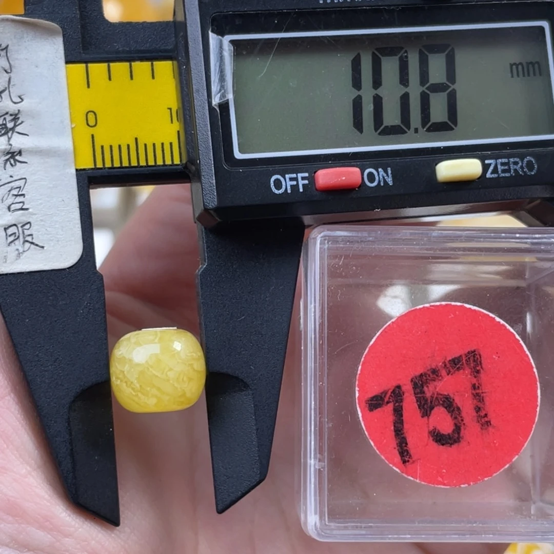 蜜蜡未镶嵌珠宝奇石