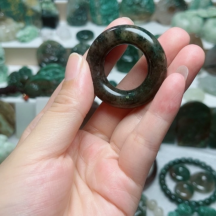 独山玉未镶嵌把件