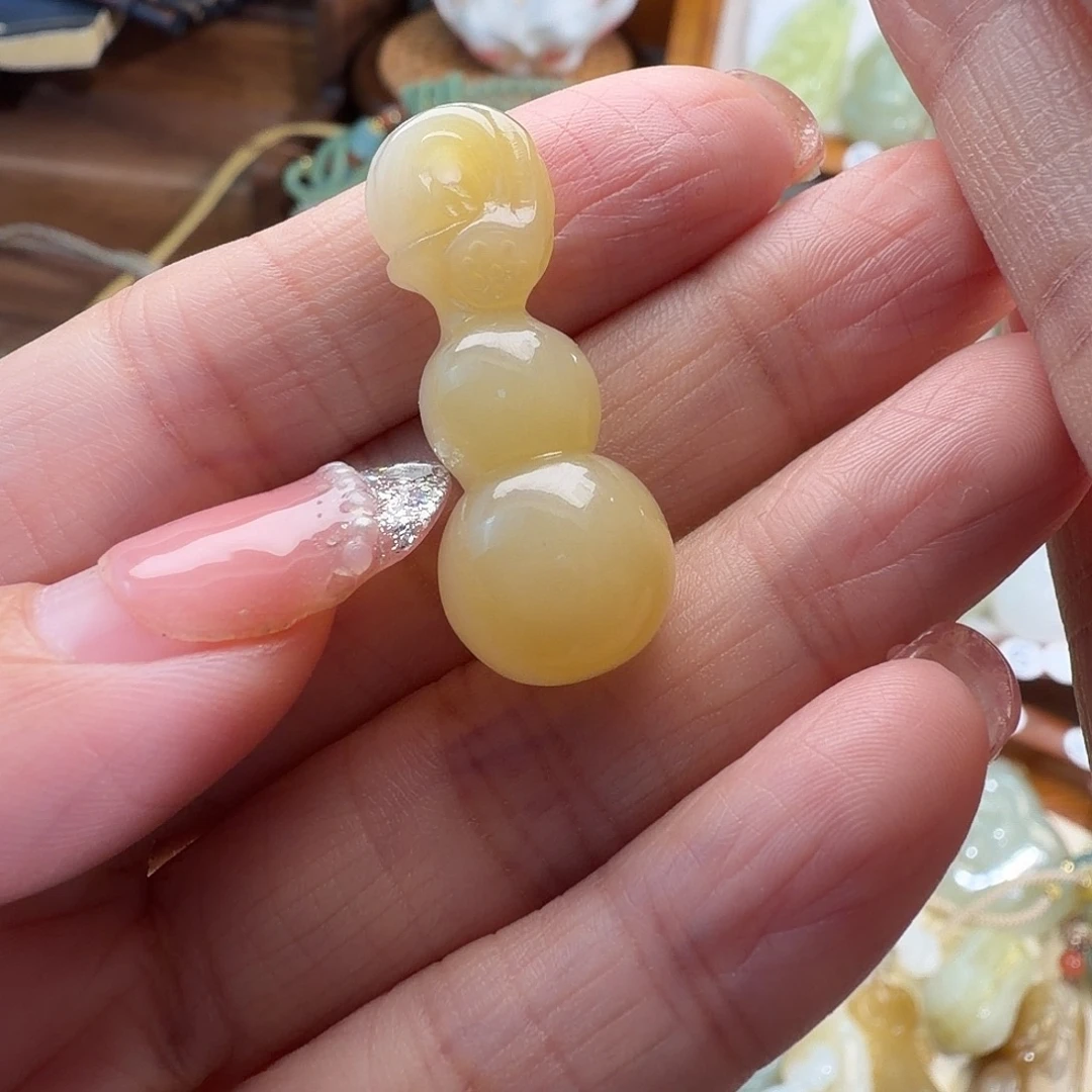 健***一和田玉未镶嵌颈饰