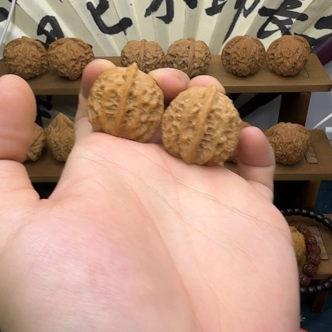 文玩核桃吊坠宝莲