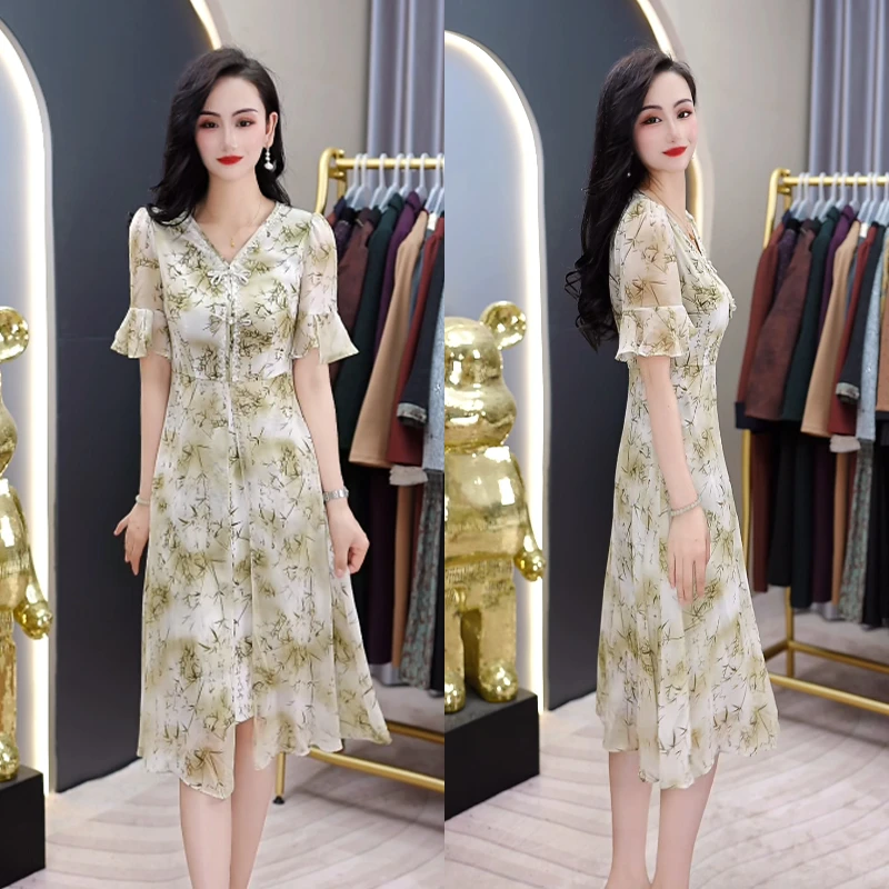 2025夏季时尚高级优雅洋气减龄浅色系显白显瘦短袖连衣裙