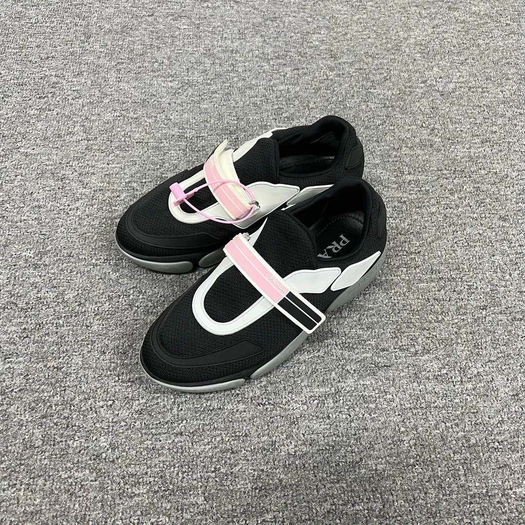 99新 Prada/普拉达 prada黑色休闲鞋35.5码