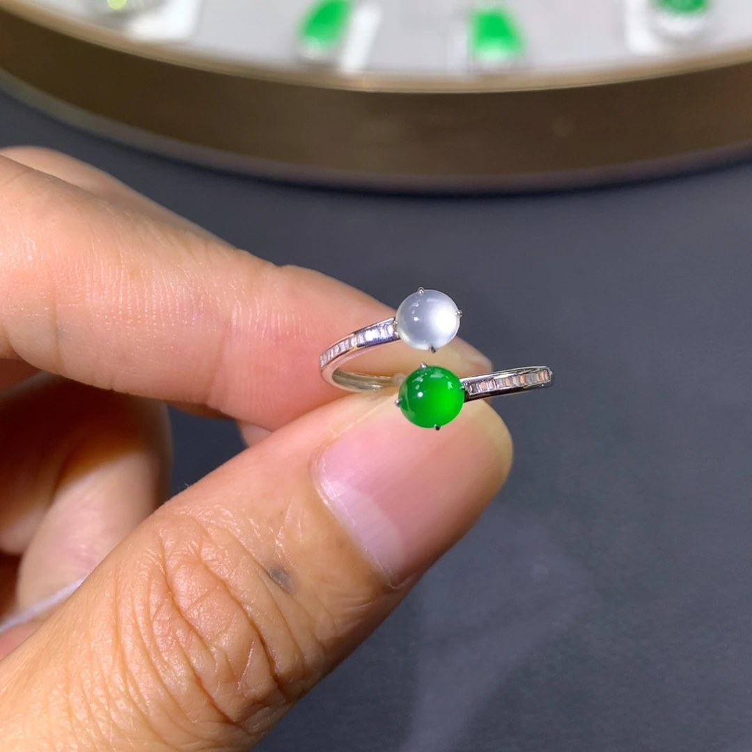 翡翠戒指18K金镶嵌翡翠