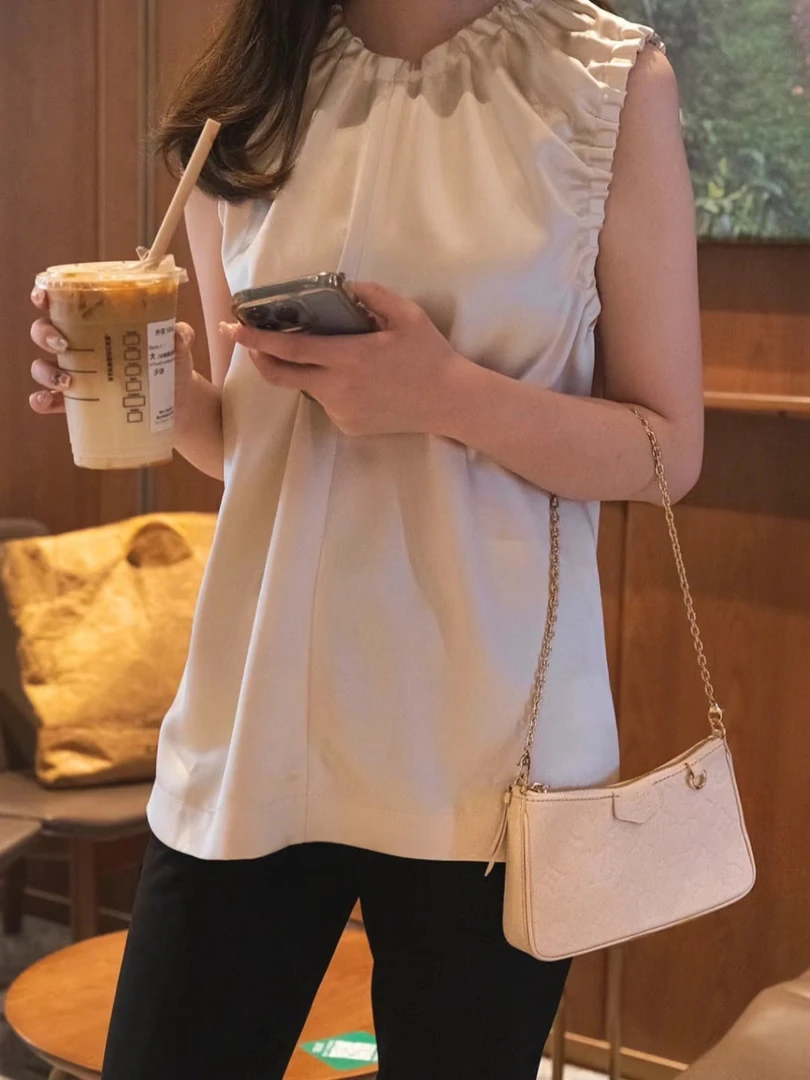 95新 LV LV easy pouch 奶白色牛皮压花单肩斜跨链条包