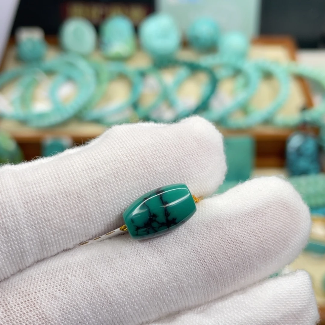 绿松石未镶嵌颈饰