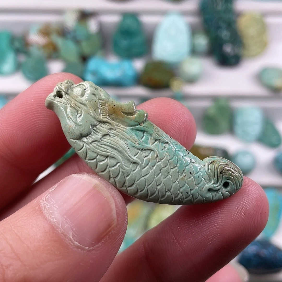 绿松石未镶嵌颈饰