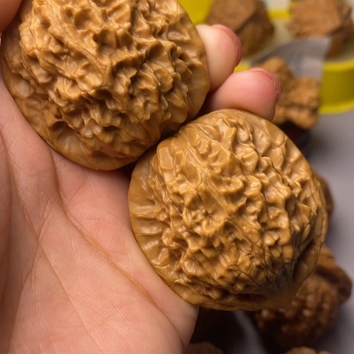 文玩核桃把件野生