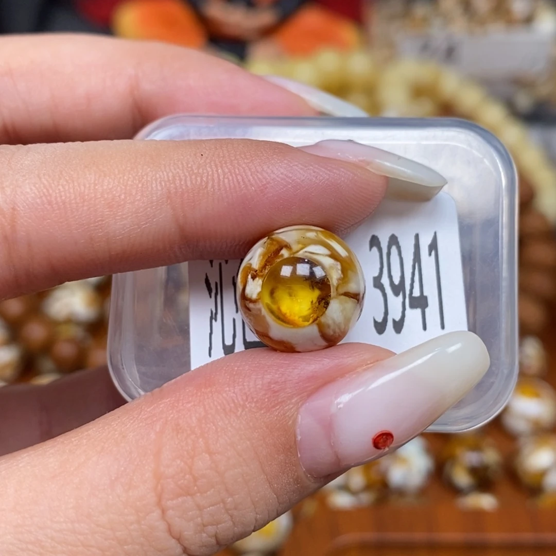 蜜蜡未镶嵌珠宝奇石3941