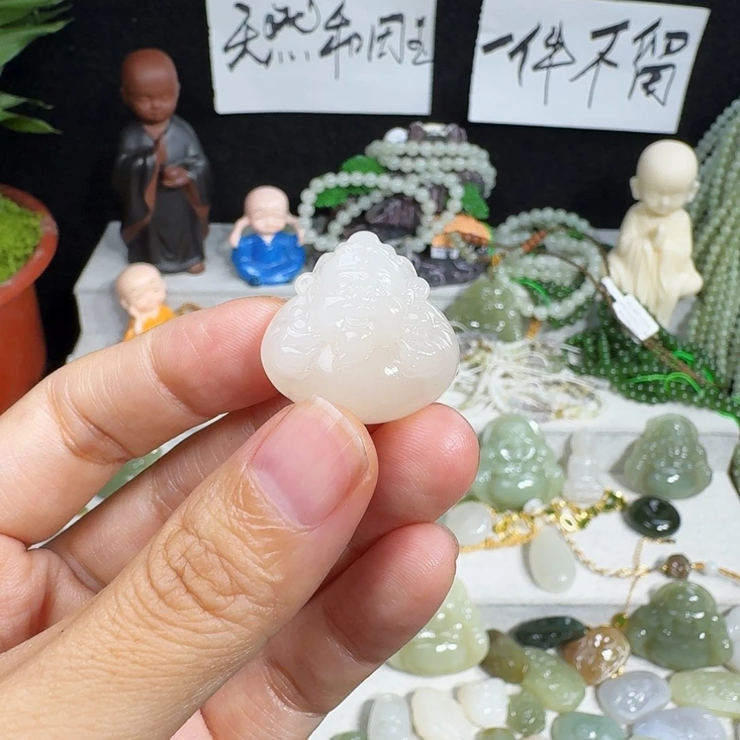 妞***妈和田玉未镶嵌颈饰