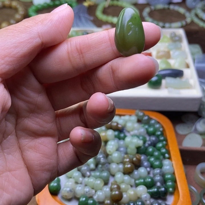 薪***同和田玉未镶嵌手链