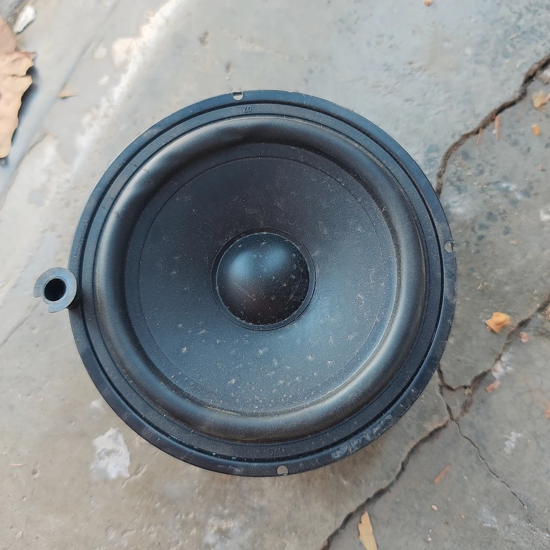 95新  处理有灰尘5寸中音喇叭一个的价格。