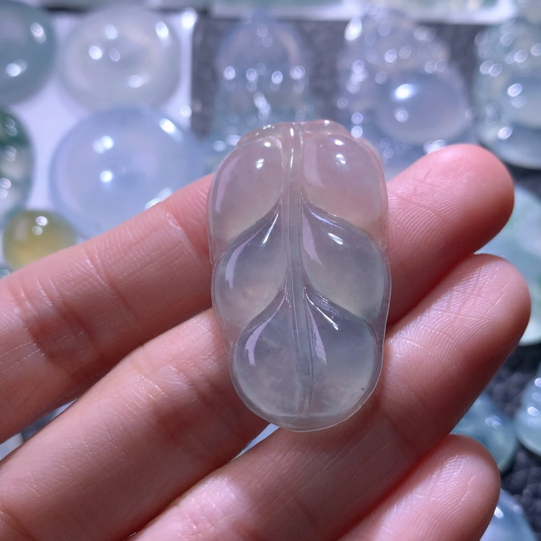 翡翠未镶嵌颈饰叶子