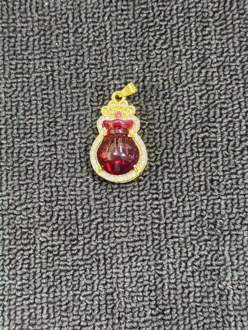 1072    精美吊坠