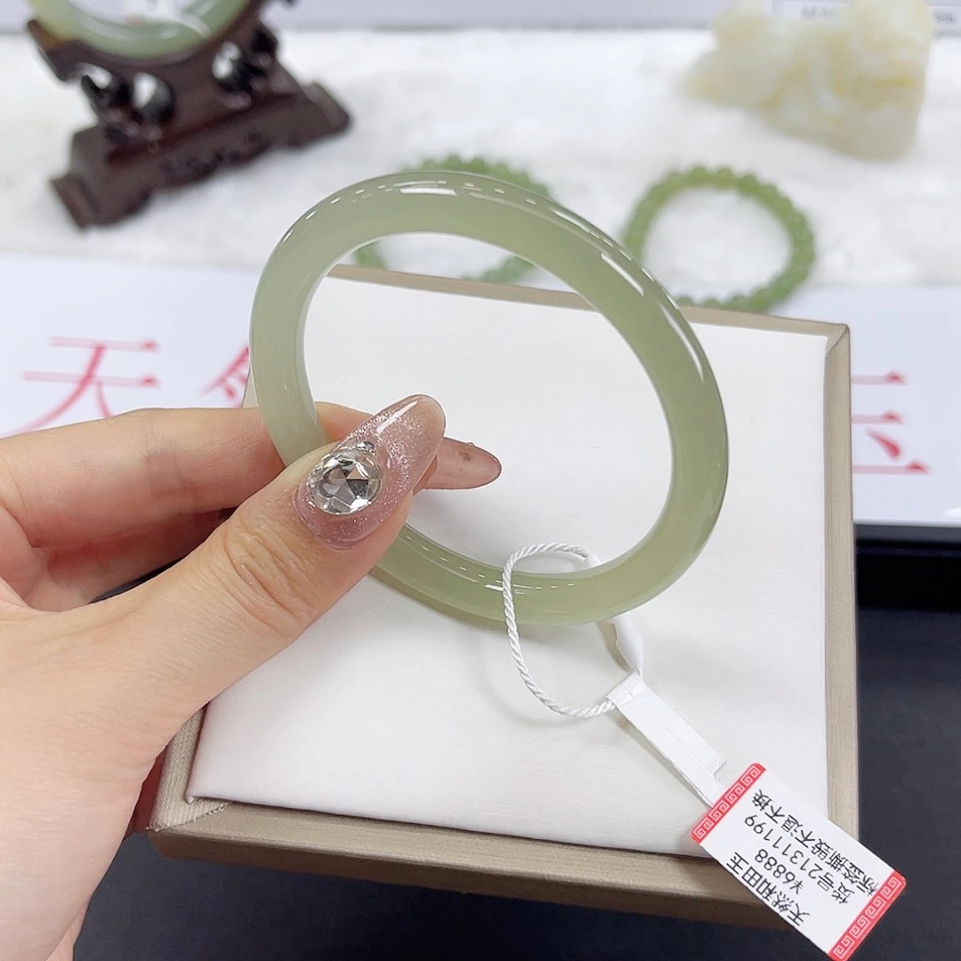 和田玉手镯未镶嵌