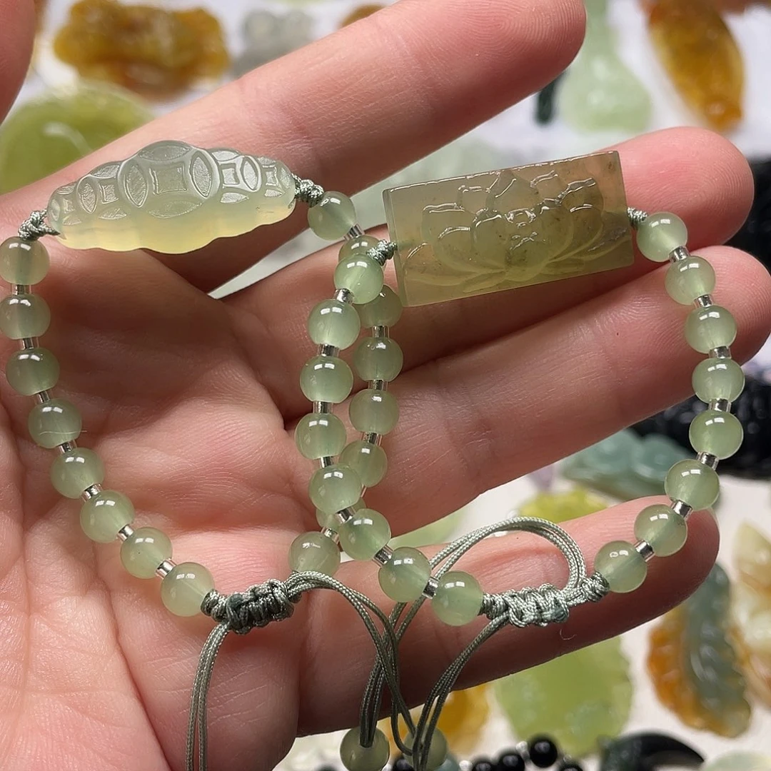 蛇纹石玉未镶嵌颈饰