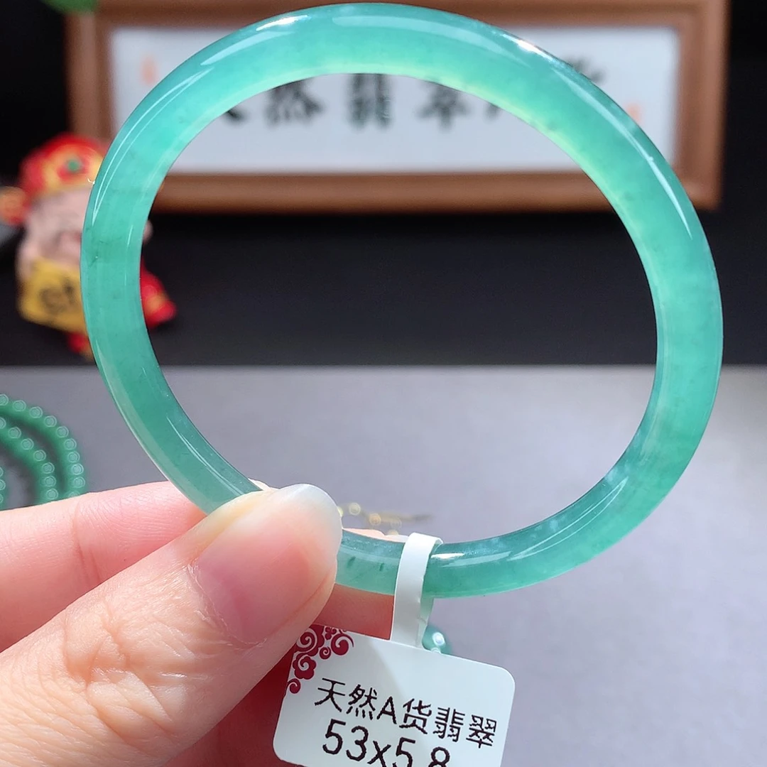 未镶嵌手镯（圆镯）翡翠